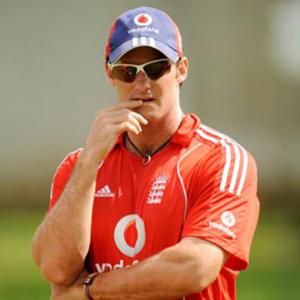 England must fight Aussie fire with fire: Strauss