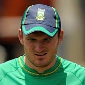 South Africa captain Smith loses his Test cap