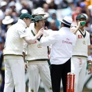 Ponting apologises for umpire row