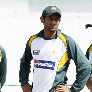 Malik to lead Pakistan in T20 against Australia