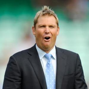 Warne steps in as Hurley's 'date' at a race event