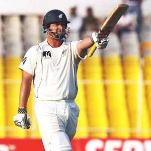 Jesse Ryder equals record for sixes