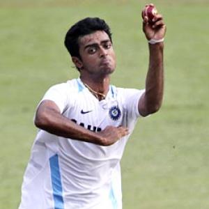 Unadkat replaces Zaheer for third Test