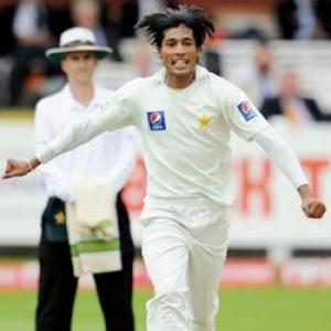 Spot-fixing charge costs Amir Yorkshire contract
