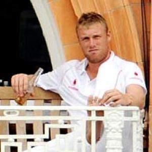 Flintoff retires from all forms of cricket