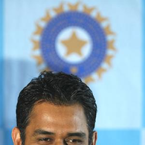 Dhoni keen to track India's performance at CWG