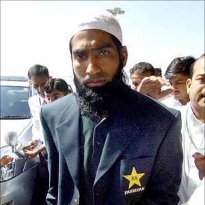 Mohammad Yousuf retires from all forms of cricket