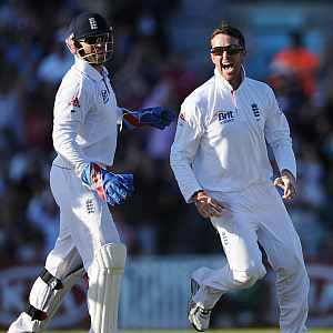 Swann scalps 6 as England win by an innings