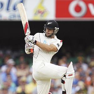 Vettori leads New Zealand fightback on rain-curtailed opening day