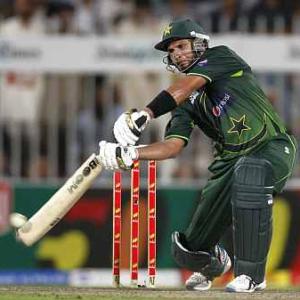 Afridi powers Pakistan to series-clinching victory