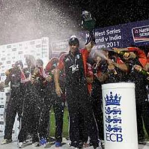 Images: England win final ODI to ruin Dravid's swansong