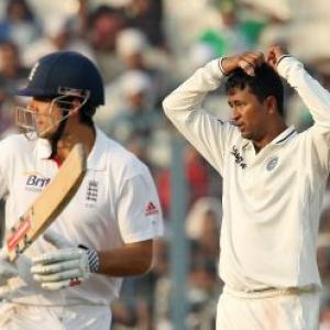 Our batsmen will be able to pull off a draw: Ojha