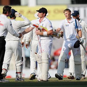 PHOTOS: Trott, Bell ensure England historic win in India