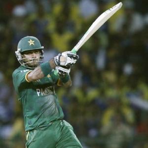 Bangalore T20: Hafeez, Malik star as Pakistan thrash India