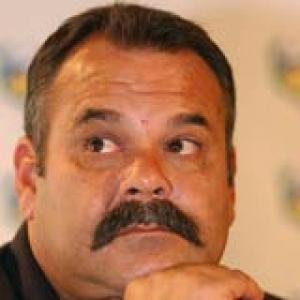Whatmore to take over as Pak coach next month