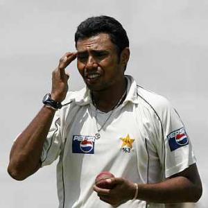 Kaneria fined 100,000 pounds for spot-fixing
