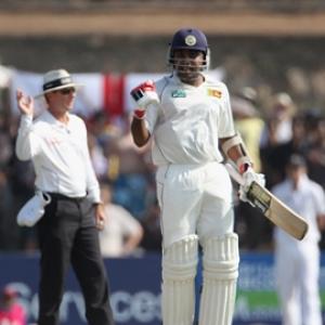 Jayawardene frustrates England with defiant hundred