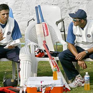 Kumble calls for a special meeting with Dravid, Dhoni and Kohli