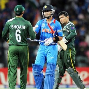 Dhoni praises Kohli, bowlers for win against Pak