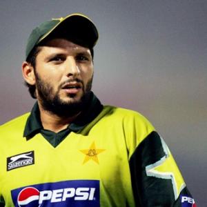 Ex-players call for Afridi's head after Pak's ouster