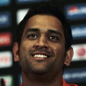 Switching from Test to T20 not easy: Dhoni