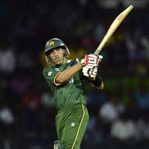 Umar Gul takes Pakistan past SA in a thriller