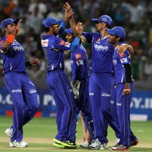 Can Dravid lead Rajasthan to win against Bangalore?