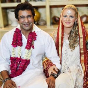 Wasim Akram's new wife learning Urdu