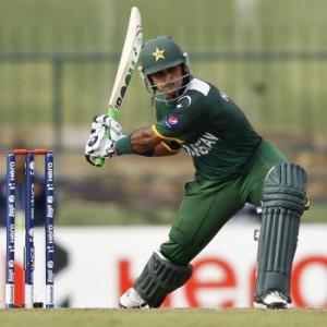 Hafeez, Ajmal help Pak seal ODI series against Sri Lanka