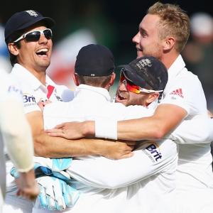 Second Ashes Test: Quick wickets renew England's hopes