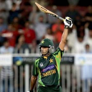 Hafeez ton guides Pakistan to 11-run win over SL