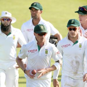 PHOTOS: Steyn wrestles control from India
