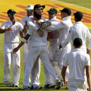 Steyn destroys India, SA in control after good start on Day 2