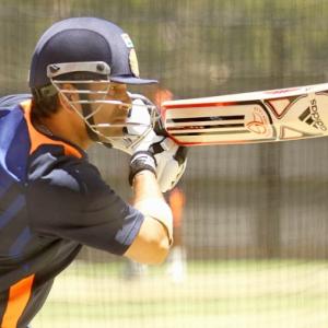 Tendulkar returns as Indian team begins training camp