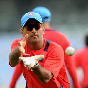 Lack of genuine all-rounder hurting India: Dhoni