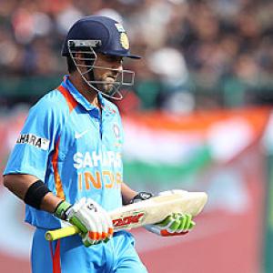 Dhoni defends out-of-form Gambhir, Ashwin