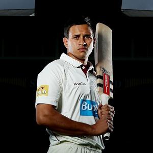 Khawaja working in earnest to deal with spin on India tour