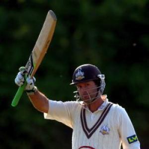 Ponting completes 24,000 runs in first class cricket
