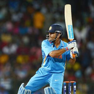 Dhoni 'dhamaka' ensures India's Tri Nation series victory