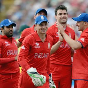 Bell, Anderson shine as England crush Australia
