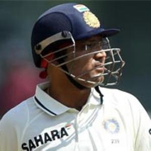 Sehwag dropped for last two Australia Tests