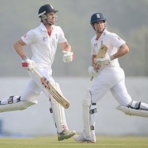 England grind their way towards safety against NZ