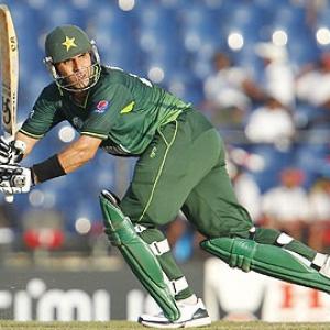 Misbah leads Pakistan to series-levelling win over SA