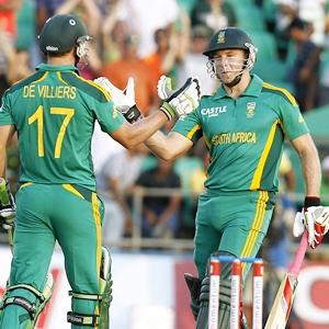 De Villiers rides luck to steer S Africa to series win