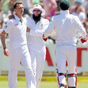 South Africa close in on series-levelling win against Pakistan