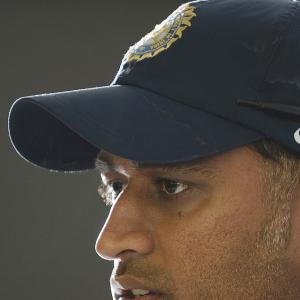 Will Dhoni give up India Test captaincy?