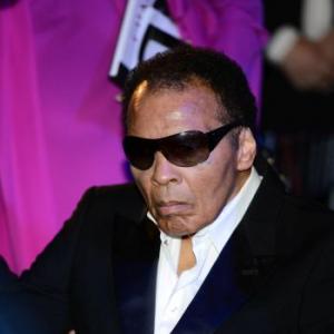 Boxing great Muhammad Ali hospitalized with pneumonia