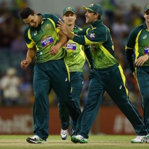 Australia fend off South Africa by 32 runs in first ODI