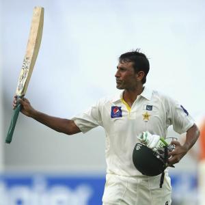 Younis leads Pakistan fightback vs Australia with 25th ton