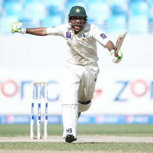 1st Test: Warner hits back after Sarfraz's whirlwind ton on Day 2